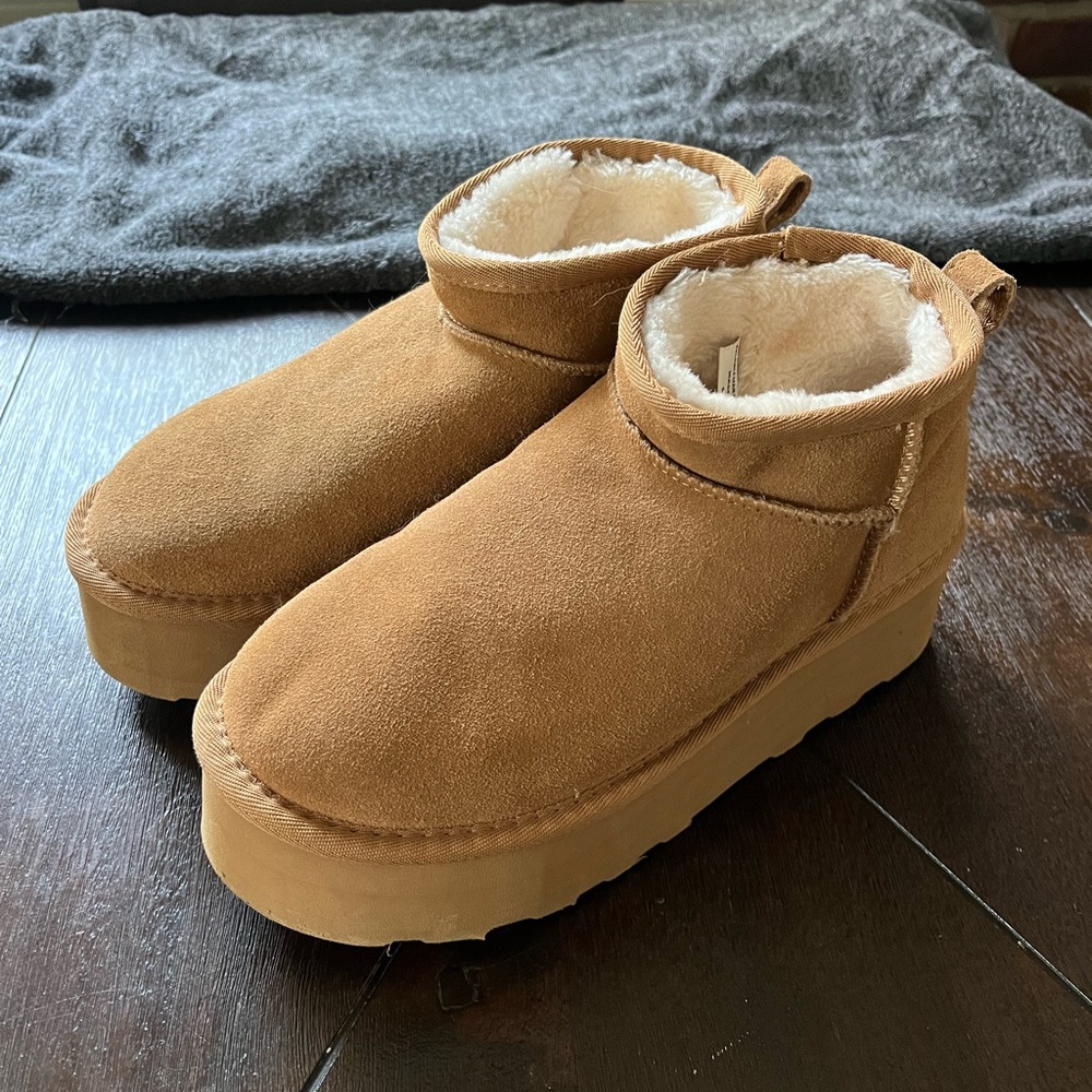 Cozy Platform Boots - Picture 3 of 6